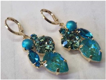 Oorhangers met hanger van turkooise kristallen