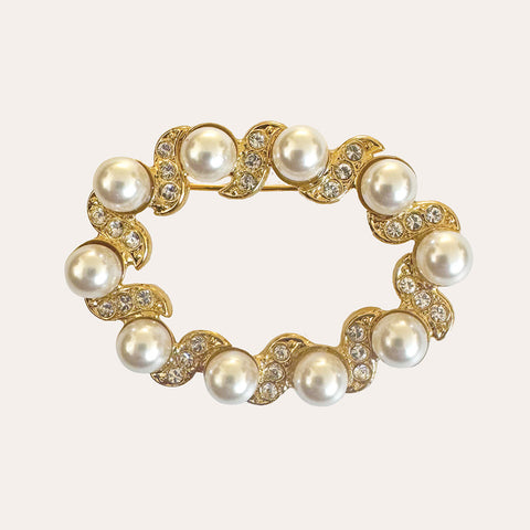 Notify me: Gouden broche met pareltjes