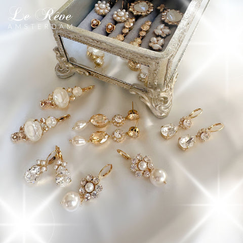 Witte oorhangers met Swarovski-stenen