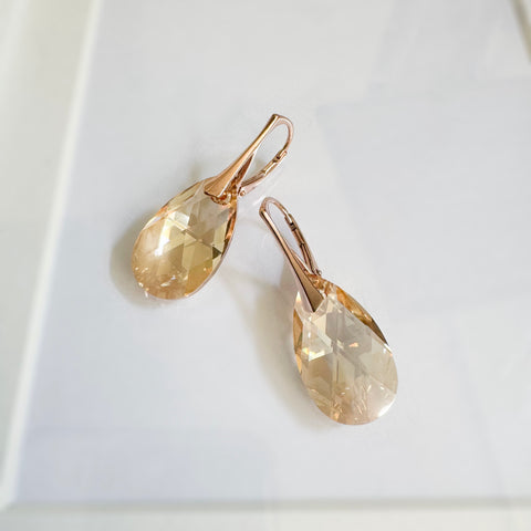 Roségouden oorhangers met gouden kristal-druppels