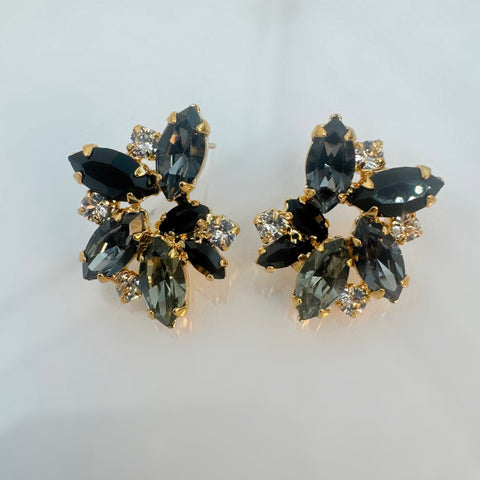 Small earrings set with 10 crystals