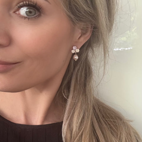 Stud earrings with pearls