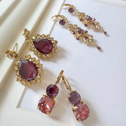 Notify me: Oorhangers met gouden en bordeaux rode steentjes