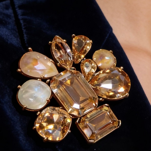 Broche met beige en gouden Swarovski-kristallen