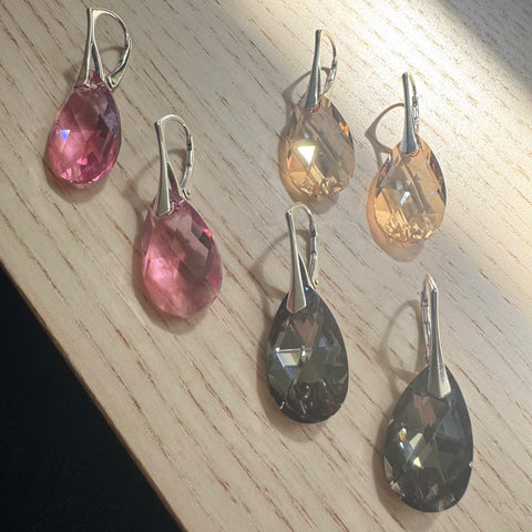 Roségouden oorhangers met gouden kristal-druppels