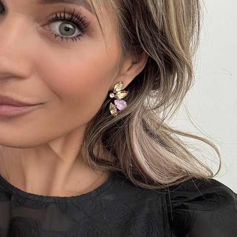 Oorbellen met gouden en roze kristallen in bladvorm
