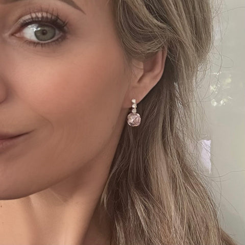 Notify me: Oorhangers met lichtroze kristallen