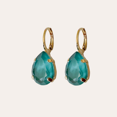 Oorhangers met een appelblauwzeegroene druppel