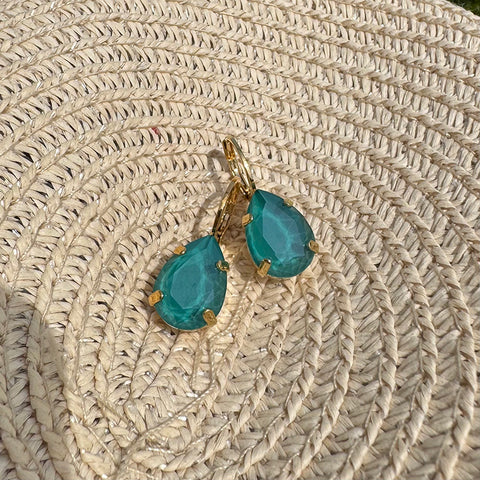 Oorhangers met een appelblauwzeegroene druppel