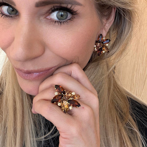 Ring with 10 brown crystals