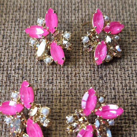 Chique felroze oorstekers met Swarovski