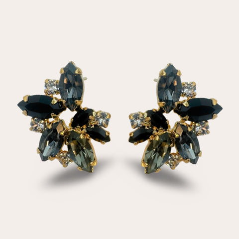 Small earrings set with 10 crystals