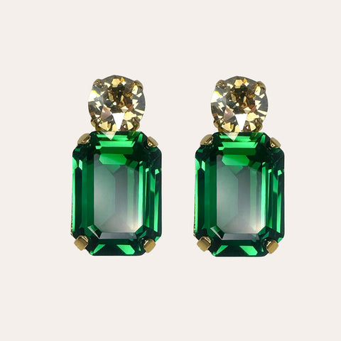 Oorstekers met vorstelijk groen kristal