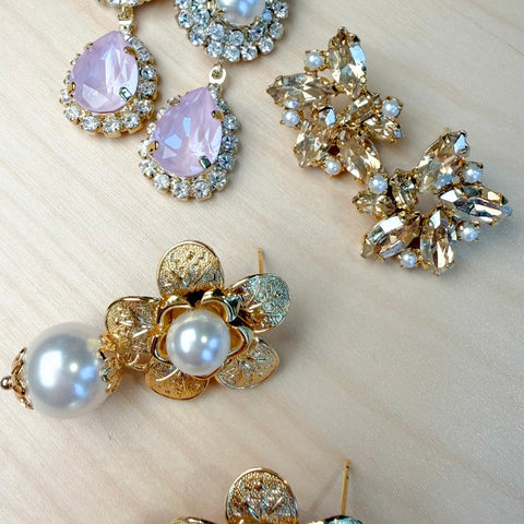 Small earrings set with 10 crystals