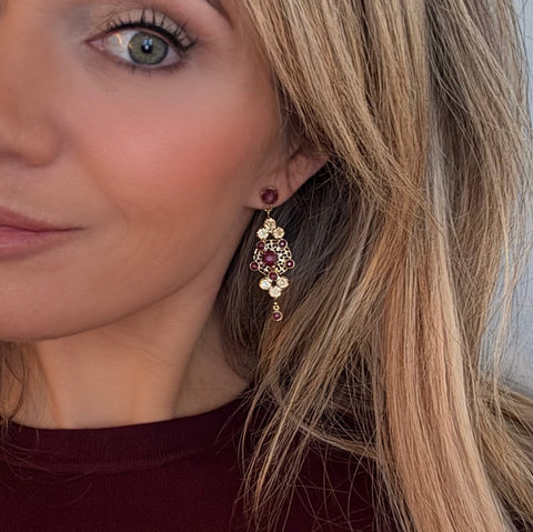 Notify me; Oorstekertjes met gouden en Burgundy steentjes