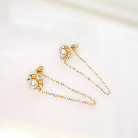 Earrings with pearl and chain