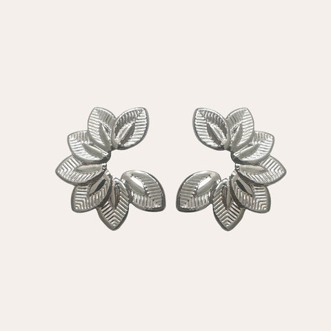 Sale: Zilveren kettinkje met hanger van blaadjes ( 'The Matching Leaves')