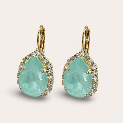 Earrings with flower, pearl and gold crystal