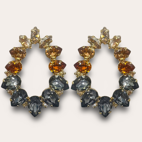 Stud earrings with soft blue crystals and a pearl