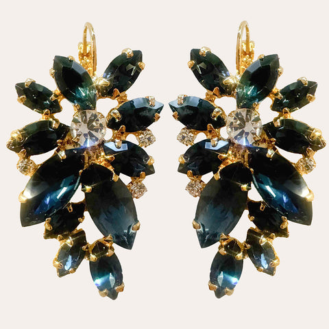 Statement oorhangers met donkerblauwe bloem