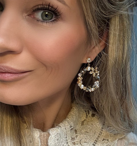 Notify me: Oorstekers met ronde gouden/zwarte hanger