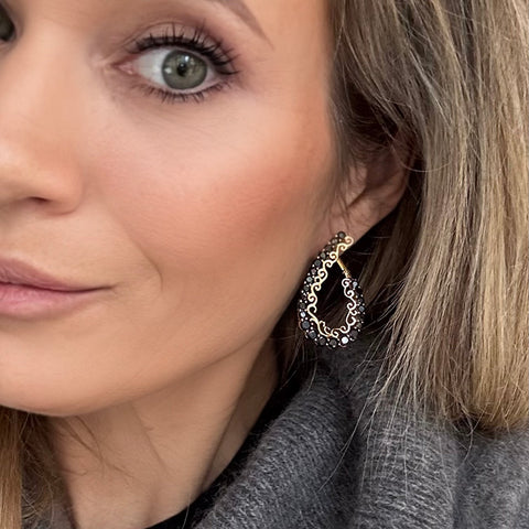 Oorbellen semi-hoops met zwarte steentjes