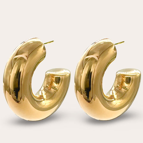 Flower stud earrings with pearls