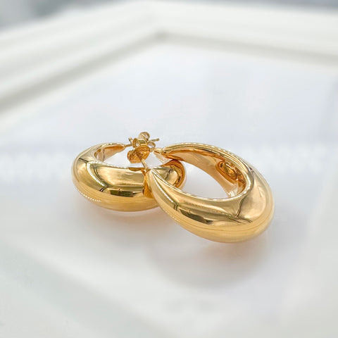 Flower stud earrings with pearls