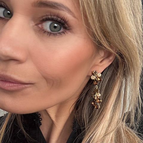 Notify me; Lange bruine oorhangers met Swarovski kristallen