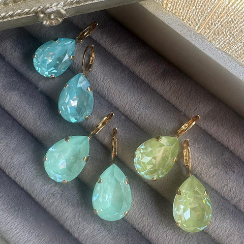 Notify me: Oorhangers met een grote mintgroene druppel