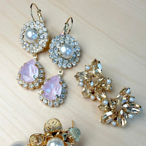 Small earrings set with 10 crystals