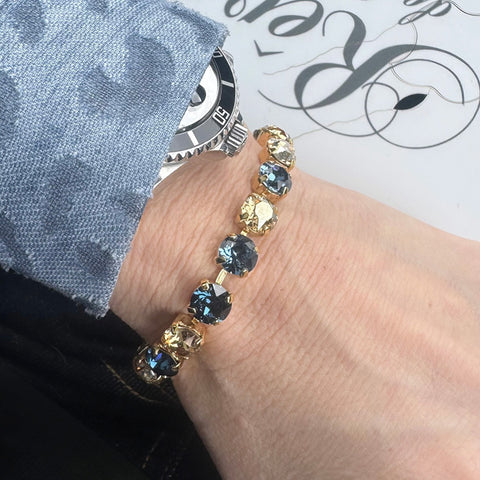 Notify me: Gouden armbandje met donkerblauwe kristallen