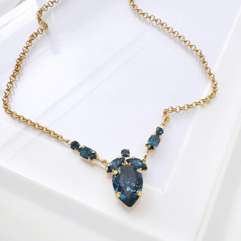 Notify me: Oorhangers met donkerblauwe blaadjes en Swarovki-druppel