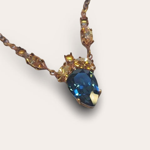Notify me: Oorhangers met gouden blaadjes en donkerblauwe Swarovki-druppel