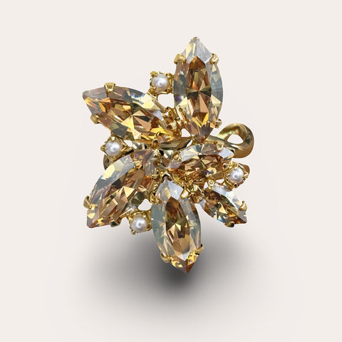 Ring bezet met 10 gouden kristallen en pareltjes (l)