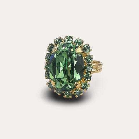 Ring met glimmende groene kristalletjes