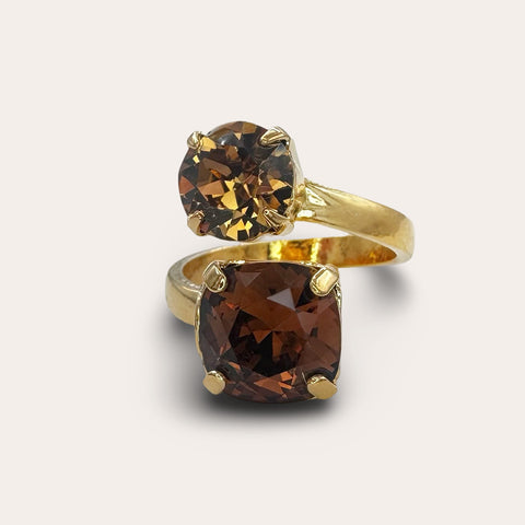 Notify me; Ring met twee bruine kristallen