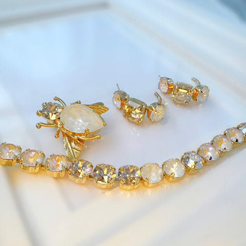 Notify me: Golden bracelet with golden and beige crystals