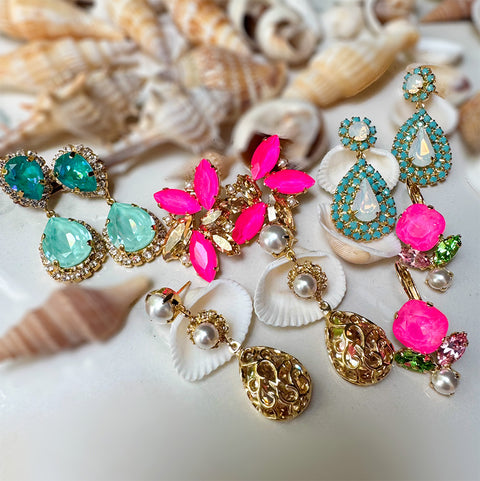 Notify me: Oorstekers met wit opaal druppels omringd door turquoise steentjes