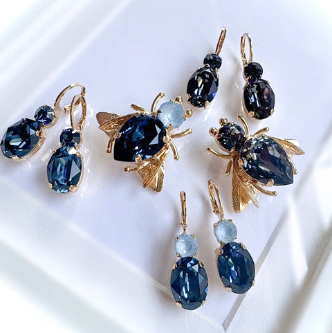 Vlieg-Broche met blauwe Swarovski-kristallen
